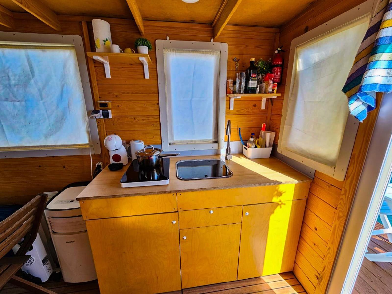 Отель Houseboat Sardinia Альгеро Экстерьер фото