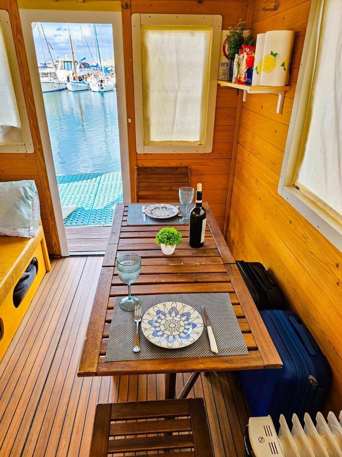 Отель Houseboat Sardinia Альгеро Экстерьер фото